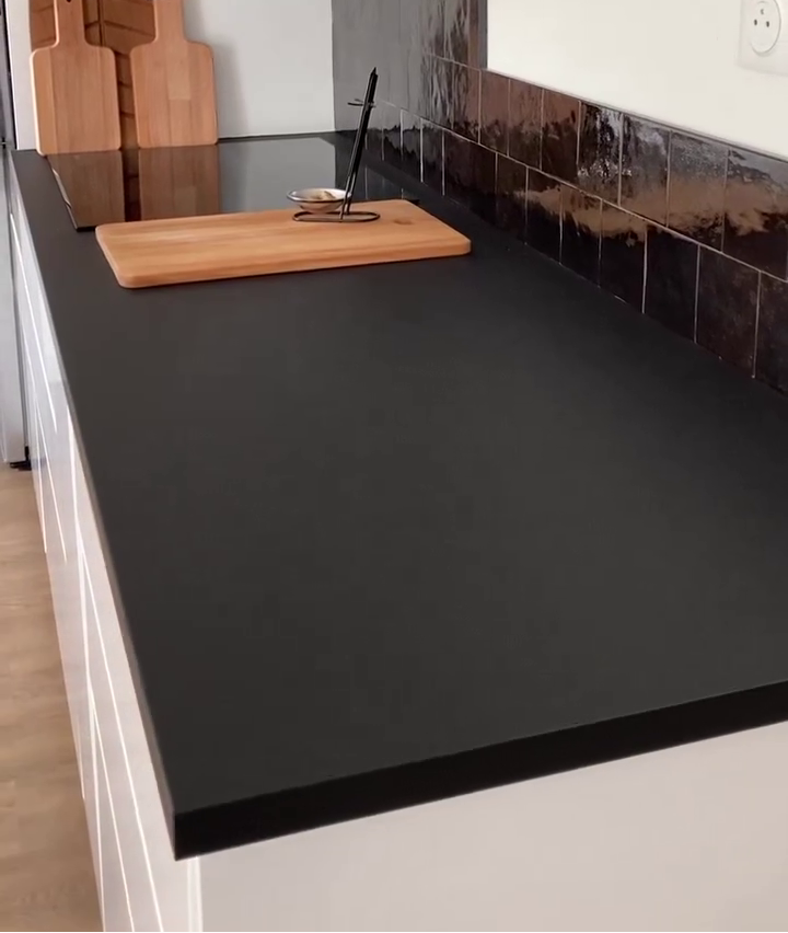 plan de travail EKBACKEN noir mat IKEA neuf à la pose cuisine rénovée