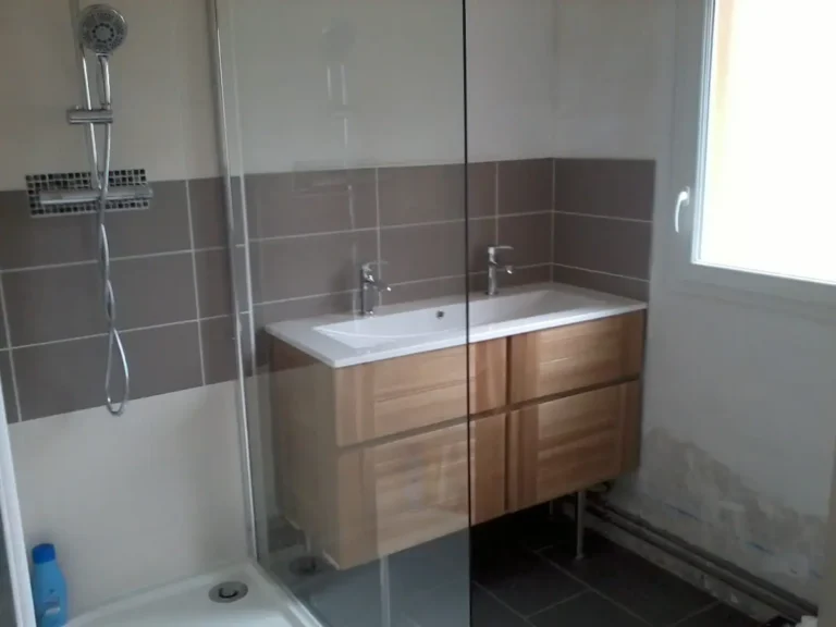 Salle de bain rénovée après travaux