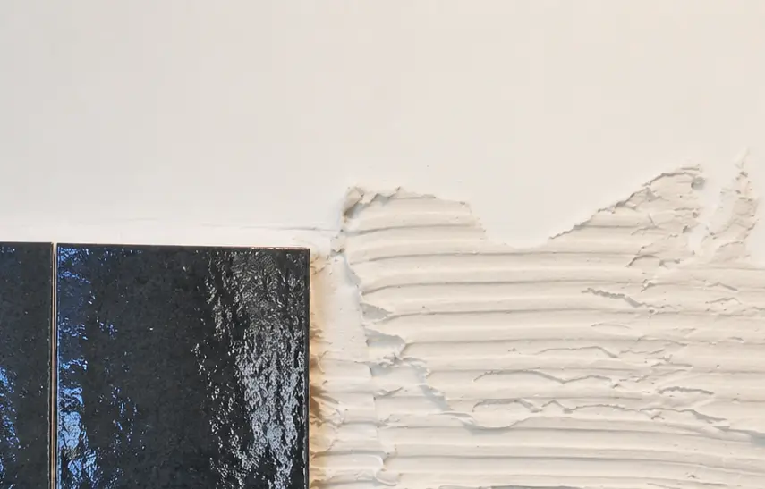 Poser les carreaux et vérifier l'alignement