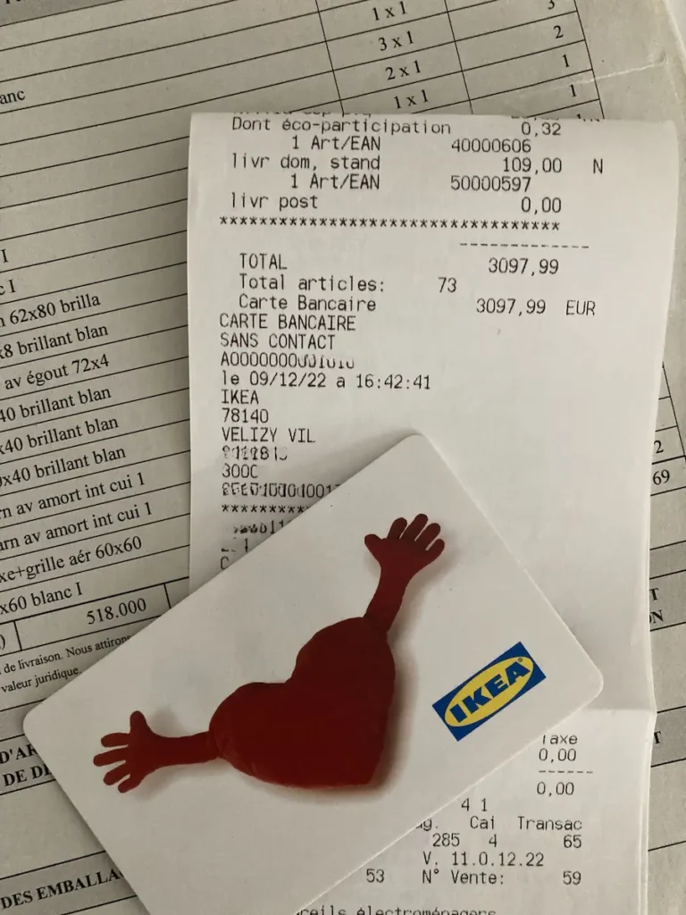 Carte ikéa et ticket d'achat cuisine