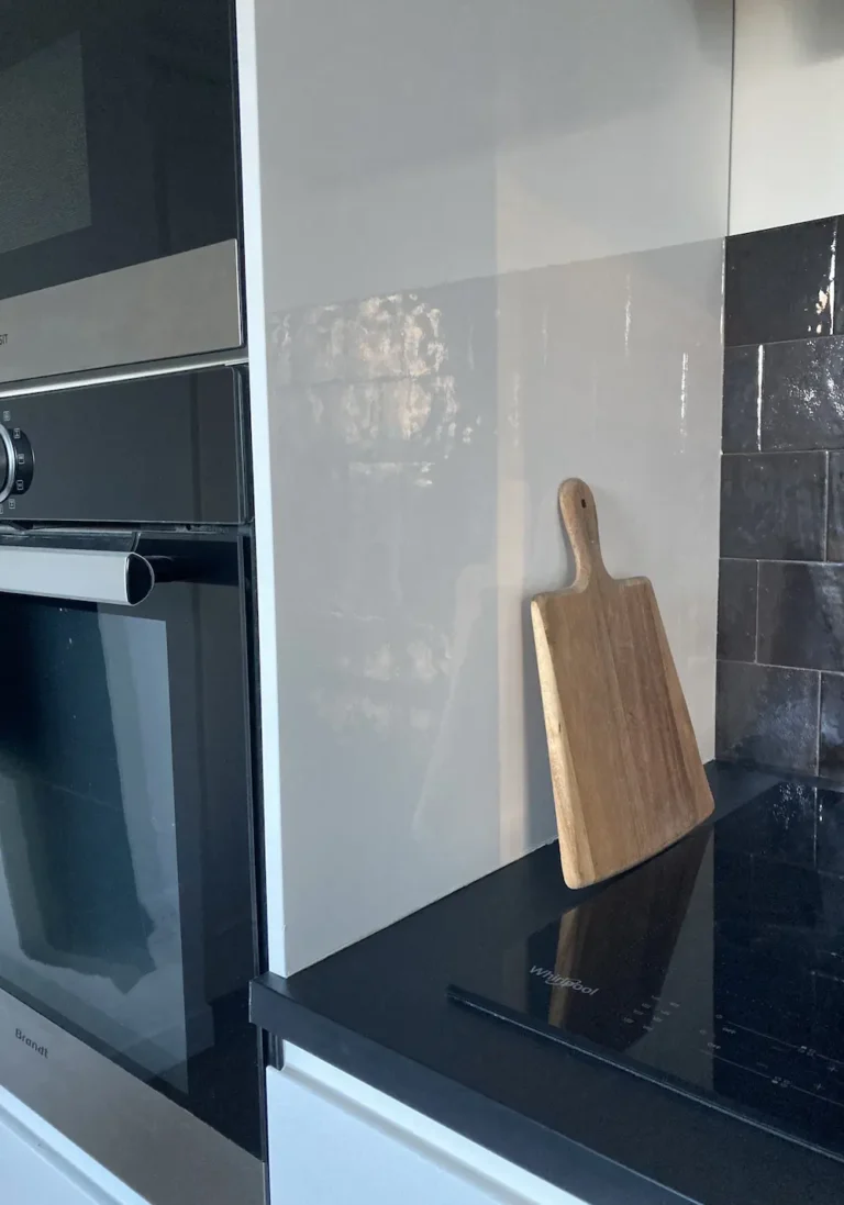 Astuce de montage pour masquer les découpes jamais clean